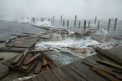 飓风“佛罗伦萨”登陆美国：43万人遭遇断电，积水瞬间齐腰